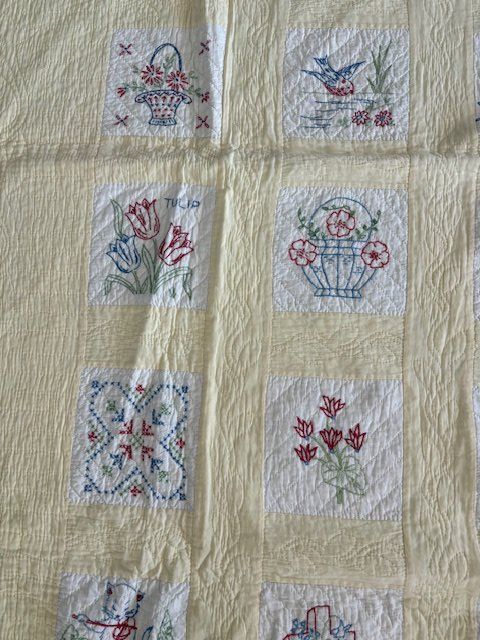 Decken: Antique Quilt Kittens embroidered yellow – Gebraucht aus Rudolfstetten von Bungur 2