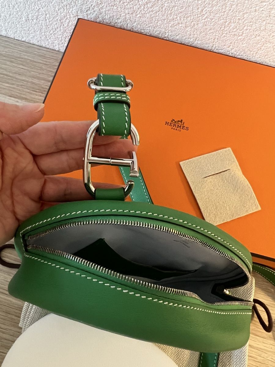 Hermès Borse da donna: Hermès In-The-Loop Belt Bag – Nuovo (secondo la descrizione) da Mont-sur-Lausanne venduto da summerblue 4