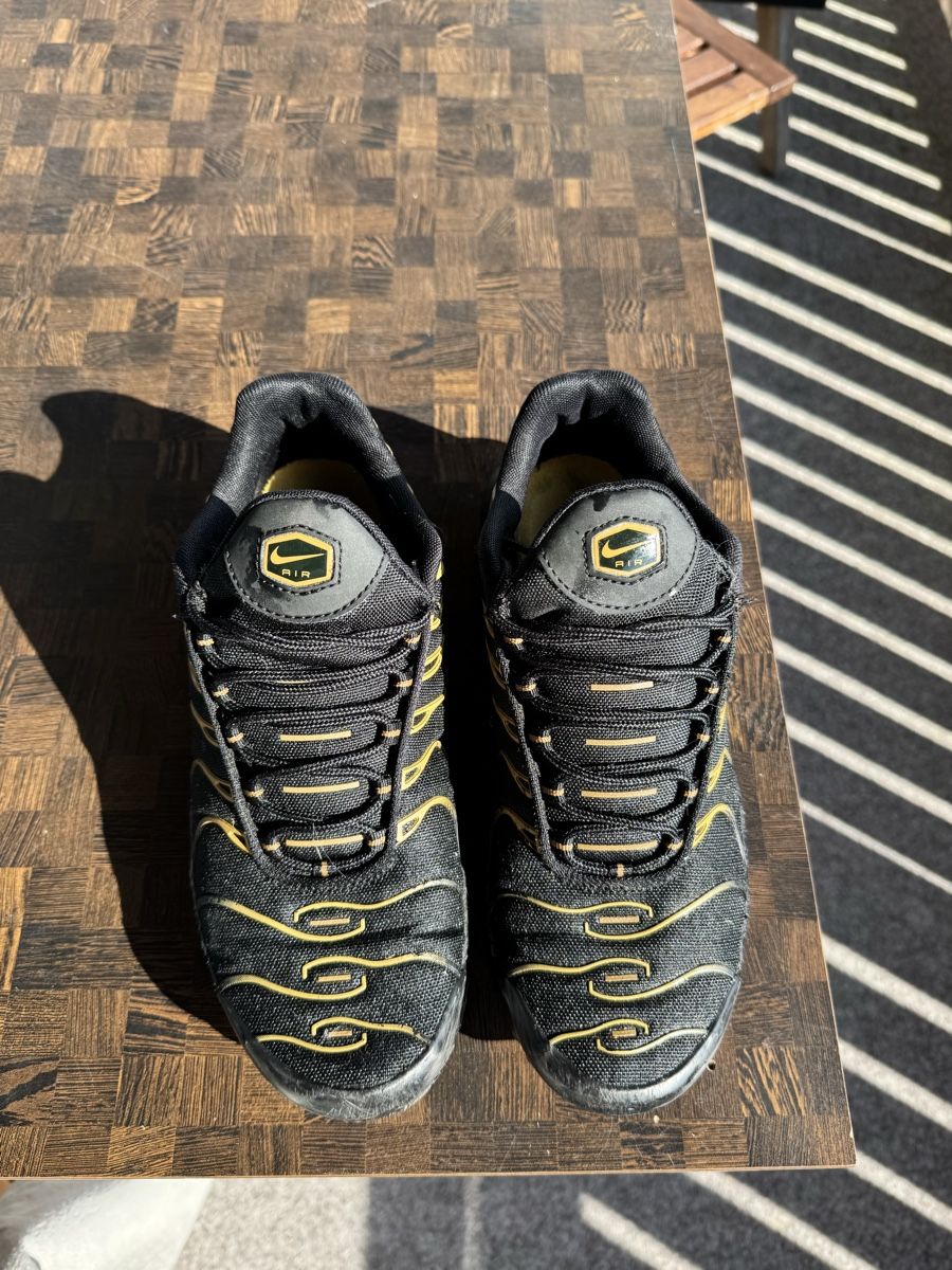 Scarpe da uomo: Nike Tn's Gold/Black – Usato da Madiswil venduto da Dom.luth 2