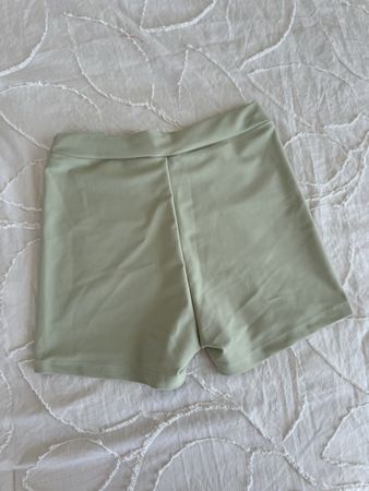 Ola linda Shorts mint green size S