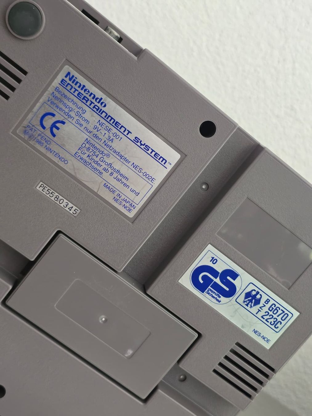 Nintendo Consoles: Nintendo Entertainment System (NES) Konsole mit 2 Controller – D'occasion à Emmen par BieteNurSo 3