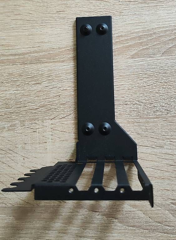 Supporti a parete: TEUCER L-Z3 Vertical GPU Halterung – Usato da Rickenbach Sulz venduto da nna81 1