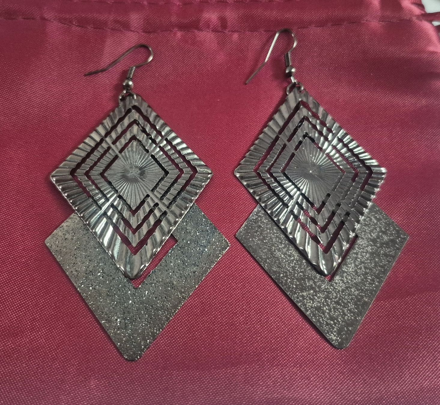 Boucles d'oreille: Orecchini pendenti color argento scuro con rombi – D'occasion à Giubiasco par Stefaniav 4