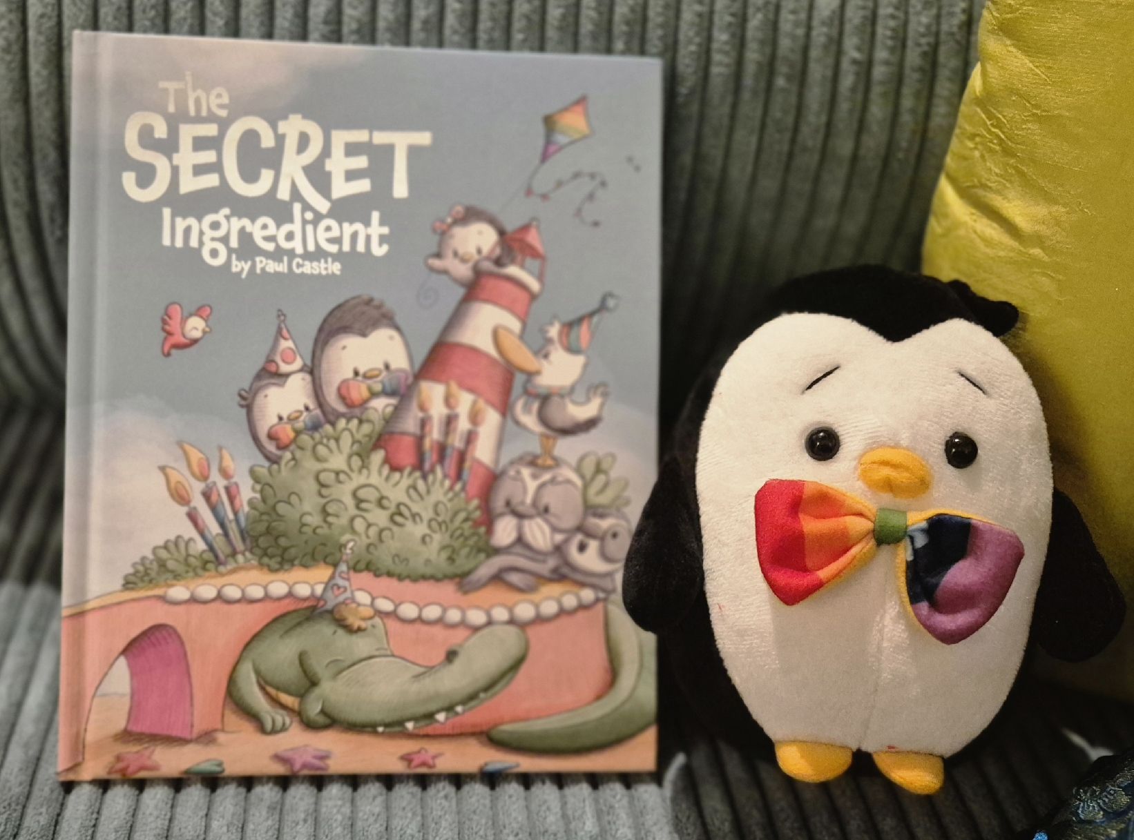 Livres: Kinderbuch "The Secret Ingredient" mit Plüsch-Pinguin – Neuf (Voir description) à Thalwil par Carinzia