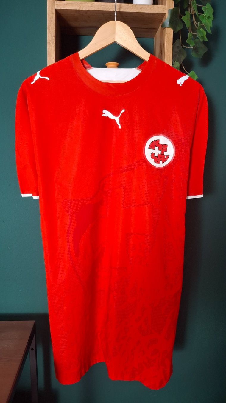 Schweizer Nati Canottiere & Pantaloni: Switzerland Nati world cup 2006 puma player version – Usato da Yverdon-les-Bains venduto da flo_8fgr