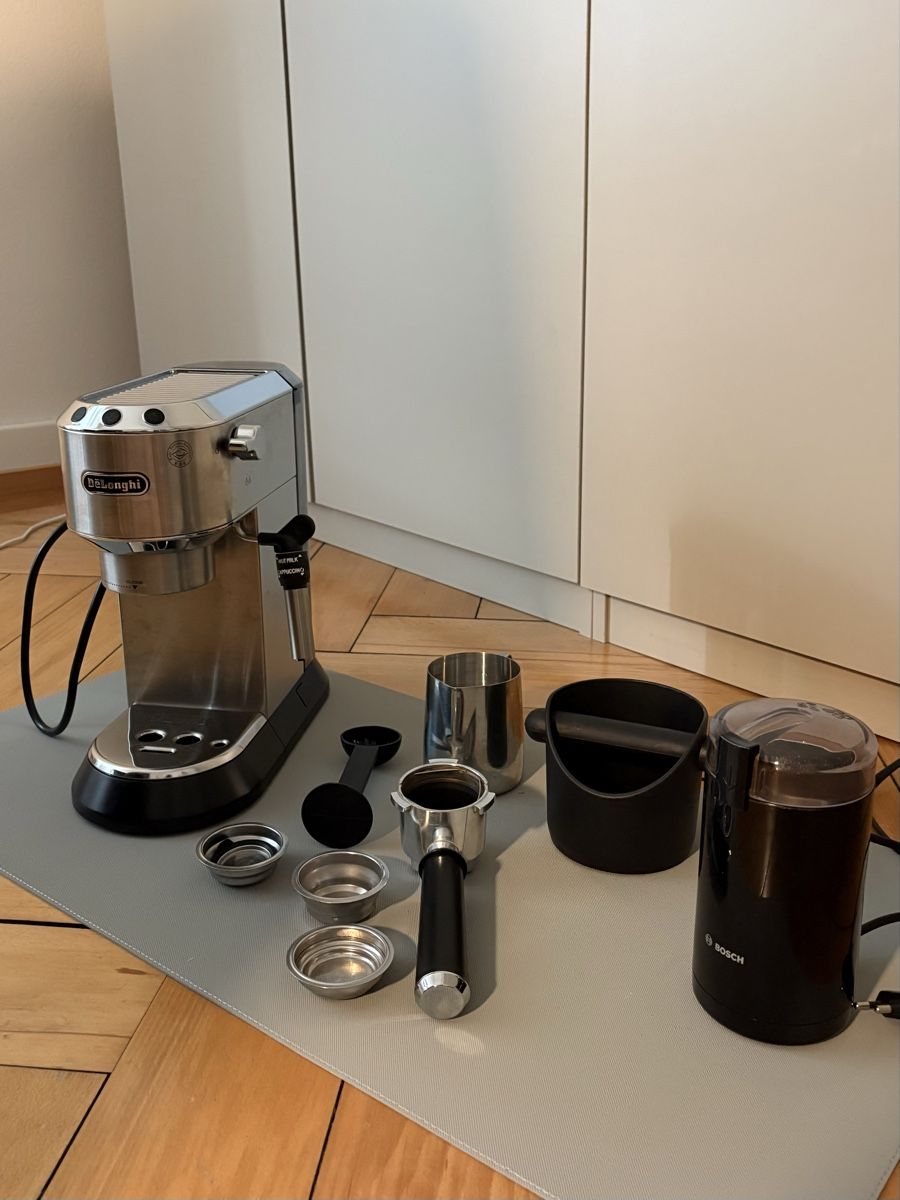 De'Longhi Macchine per caffè & Macchine per espresso: De‘Longhi Dedica Silber – Usato da Zürich venduto da Lululotta