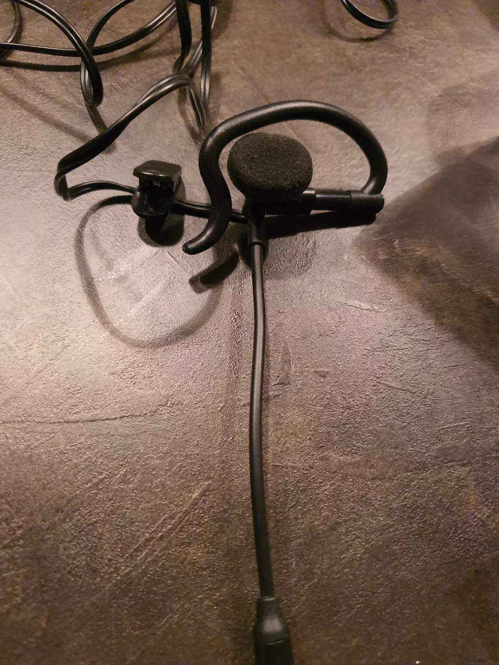 Cuffie: earphone mit microfon – Usato da Muri AG venduto da Jeromia 1