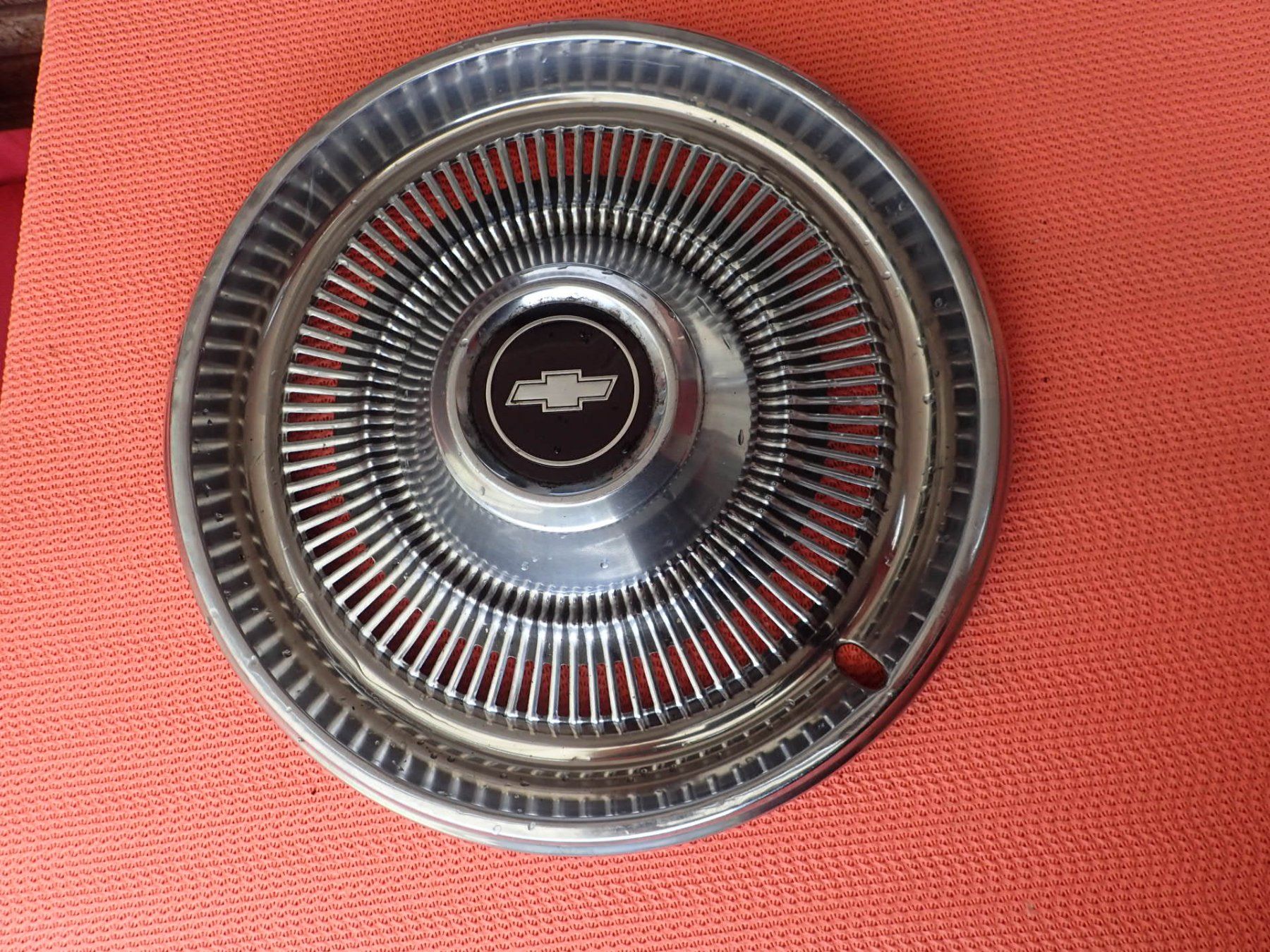 Chevrolet Toutes les pièces auto: Radkappe v. US-Oldtimer Chevrolet, ca. 1969-1971 – D'occasion à Seengen par kater1.8
