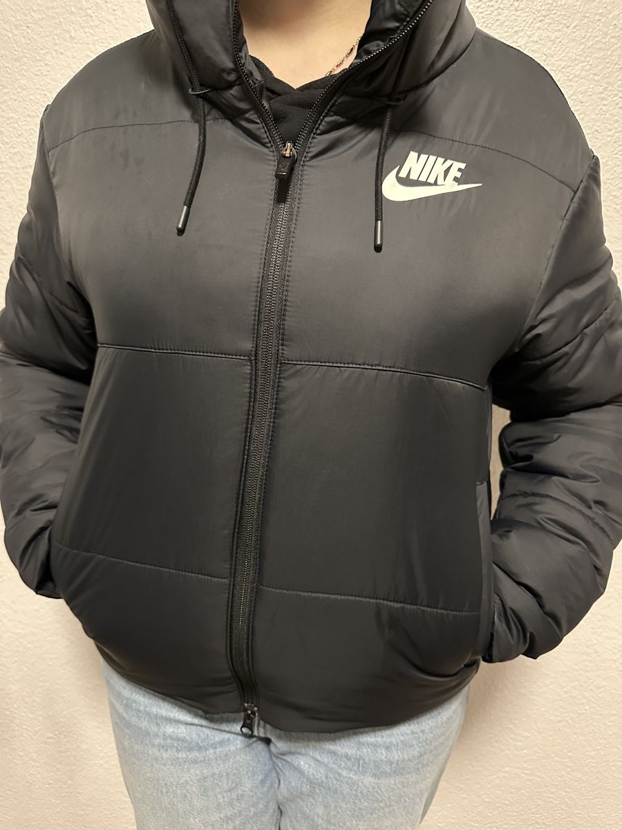 Nike Giacche: Nike Winterjacke, Schwarz – Usato da Oberurnen venduto da nes_8xqt