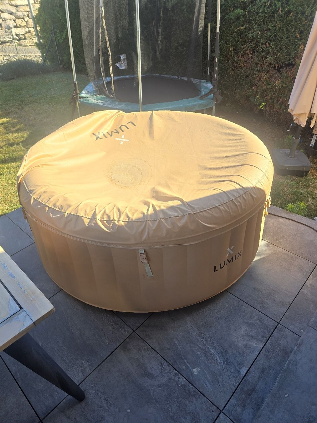 Whirlpool: Jacuzzi gonflable 4 personnes – Defekt aus Grône von stoska 1