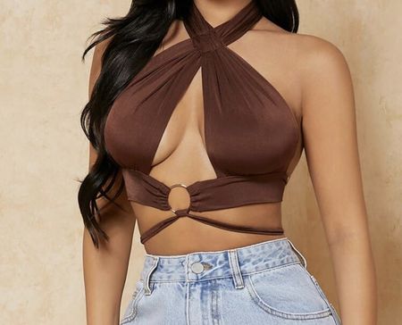Top dos nu marron avec attache ajustable dans le dos