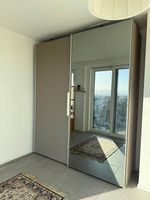 Armoire avec portes coulissantes, éclairage LED