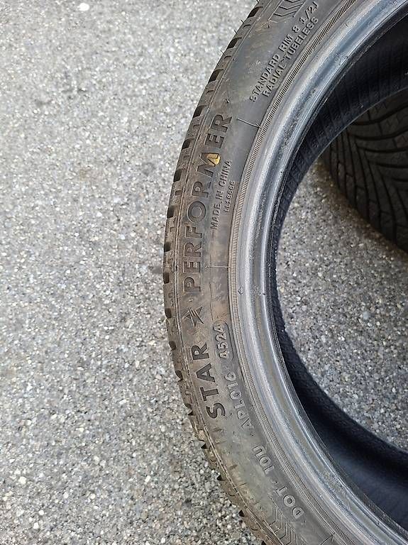 Pneumatici & Ruote complete: 2X Winterreifen 245/40R18 97V – Usato da St. Antoni venduto da Menzce 1