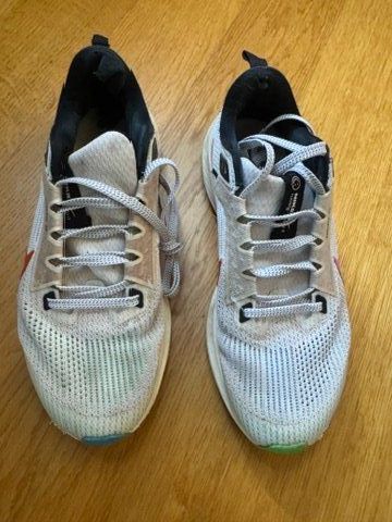 Nike Scarpe per ragazzi: Nike white running shoes 36.5 – Usato da Zürich venduto da 93vase