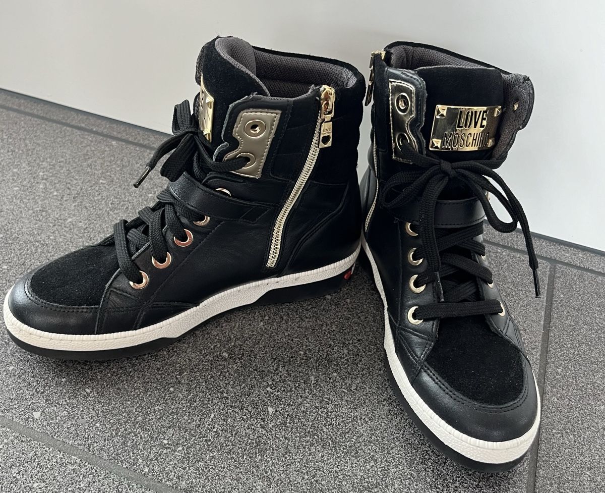 Moschino Scarpe da donna: Nagelneue Moschino Sneaker, Gr. 37 – Nuovo e nell'imballaggio originale da Hünenberg See venduto da spartakus02