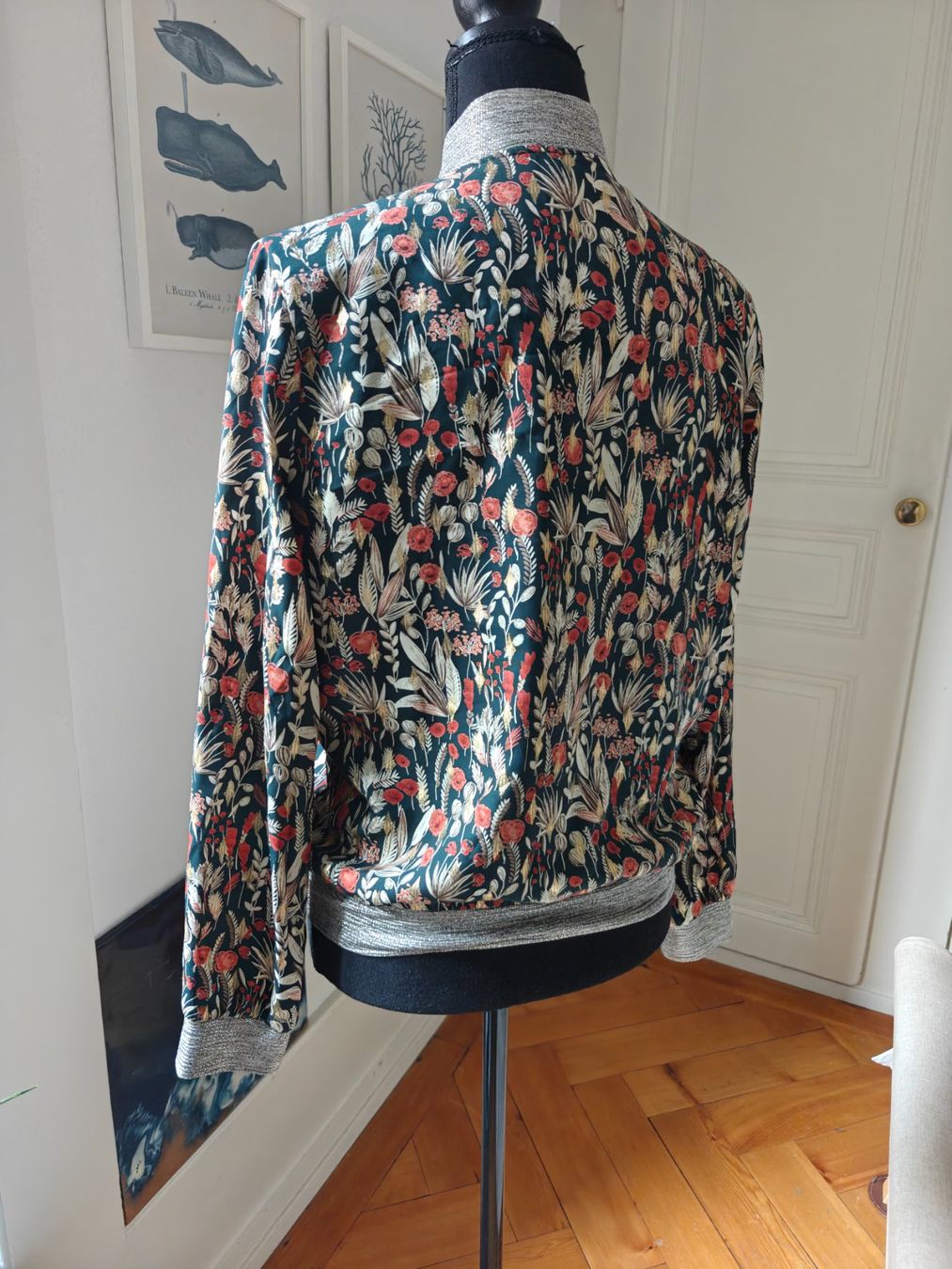 Vestes: Vintage Love metallic lined bomber jacket leaf patterns M – D'occasion à Geneve par readycat 2