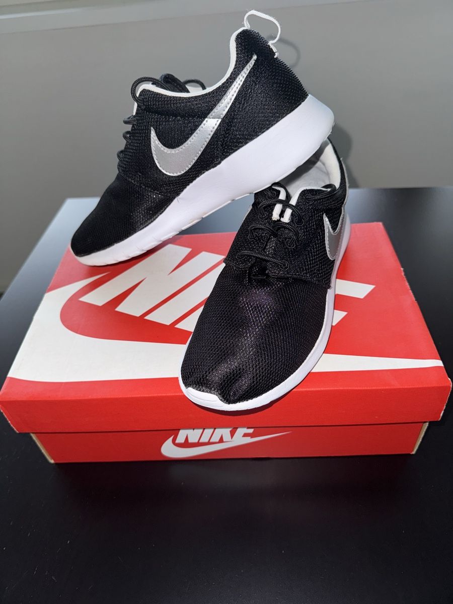Nike Herrenschuhe: Nike Roshe One, Schwarz/Weiss, Grösse 39 – Neu (gemäss Beschreibung) aus Zürich von Jen10 2
