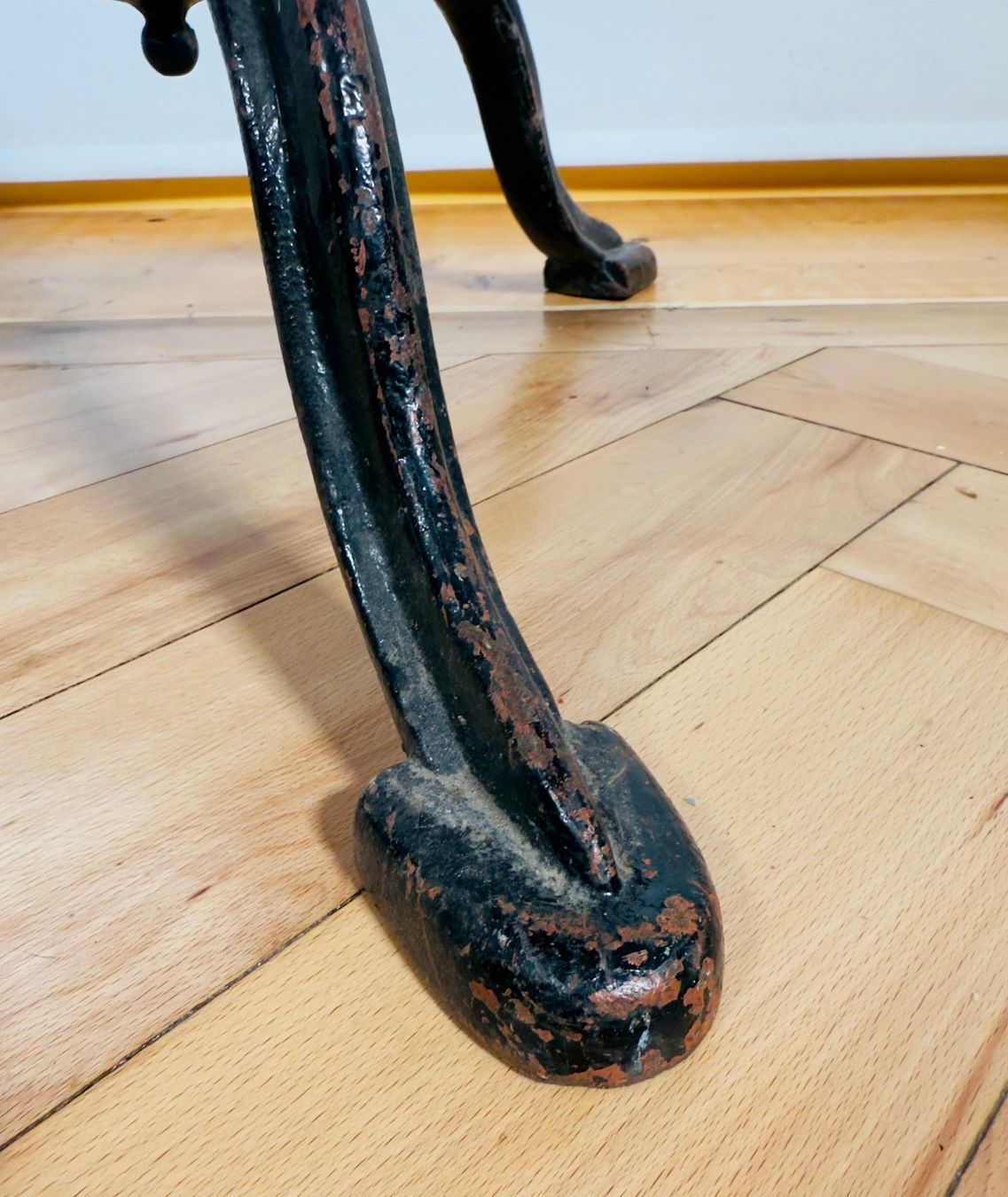 Tische: Tisch aus Birnbaumholz mit neuer Platte – Gebraucht aus Zürich von Hedwig-steig 2