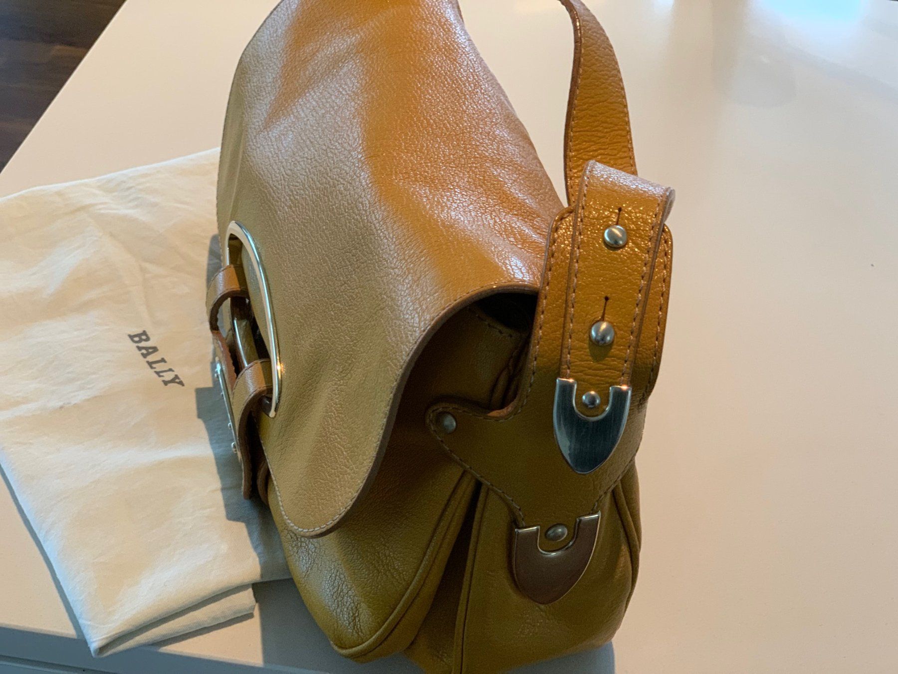 Bally Taschen für Damen: BALLY Schultertasche - ein echter eyecatcher – Gebraucht aus Meilen (Zurich) von lid_hs5x 1