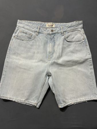 Kurze Blaue Jeans 