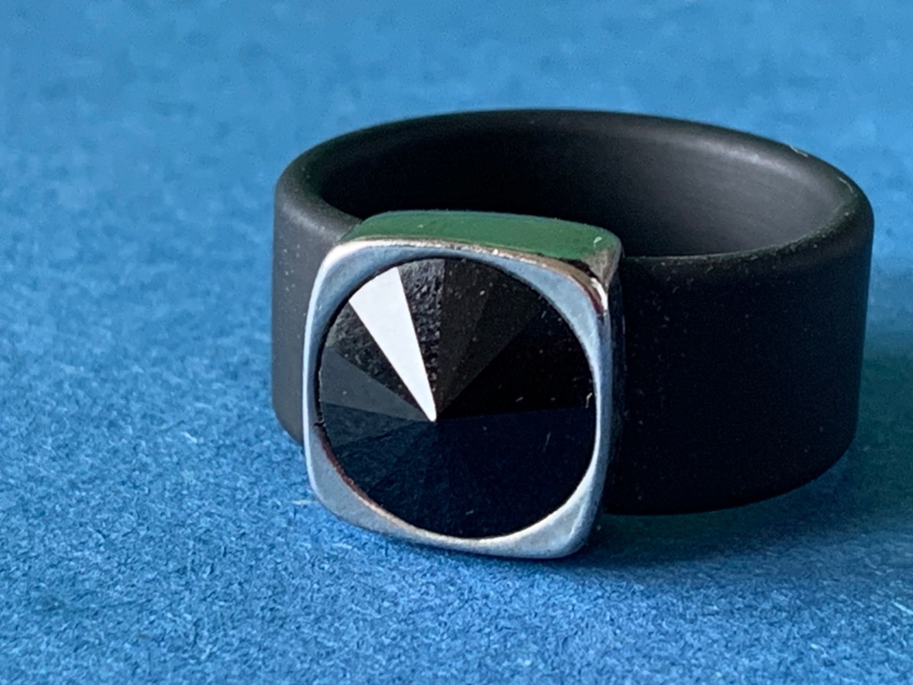 Anelli: Fingerring schwarz (60/19) – Usato da Laufen venduto da Bellebellezza