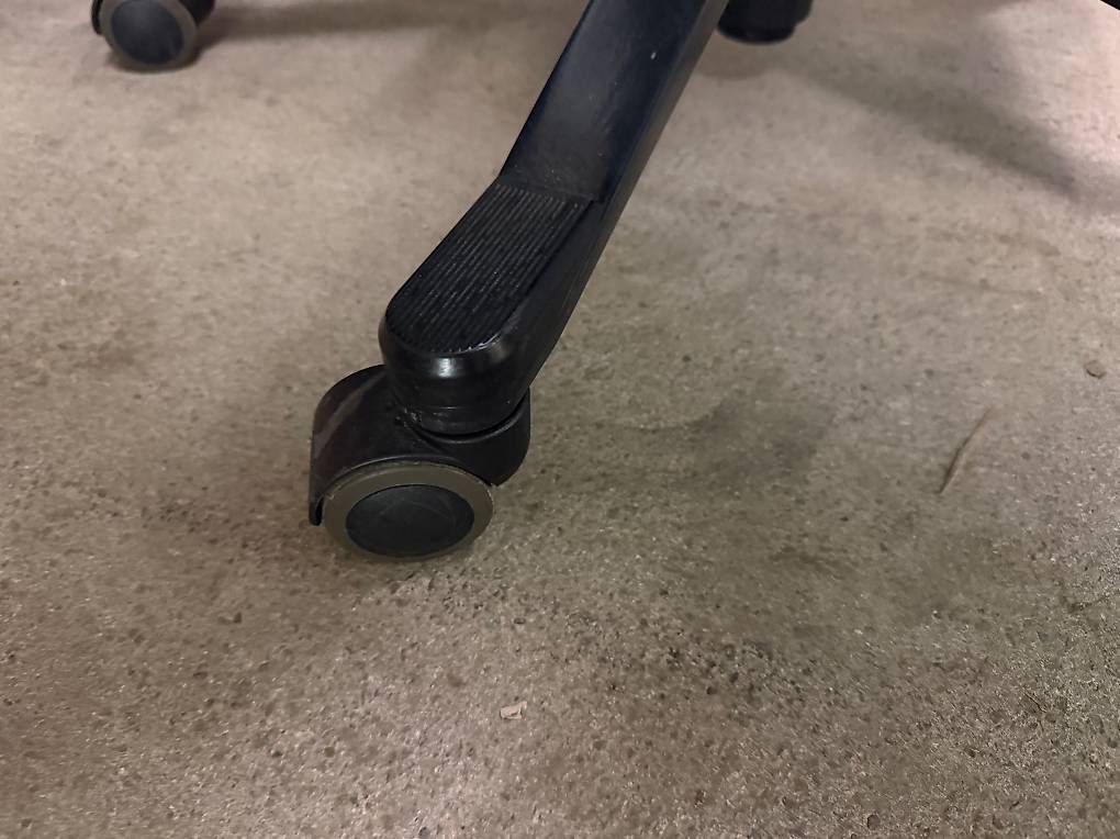 Giroflex Sedie: Giroflex Werkstattstuhl mit oder ohne Armlehne – Usato da Necker venduto da liq24 7