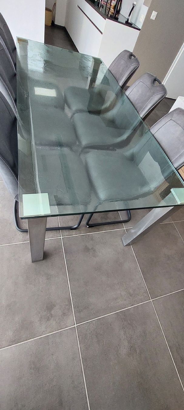 Set di tavolo e panche: Grosser Glastisch + 6 Stühle  – Usato da Niederwil AG venduto da bertomach