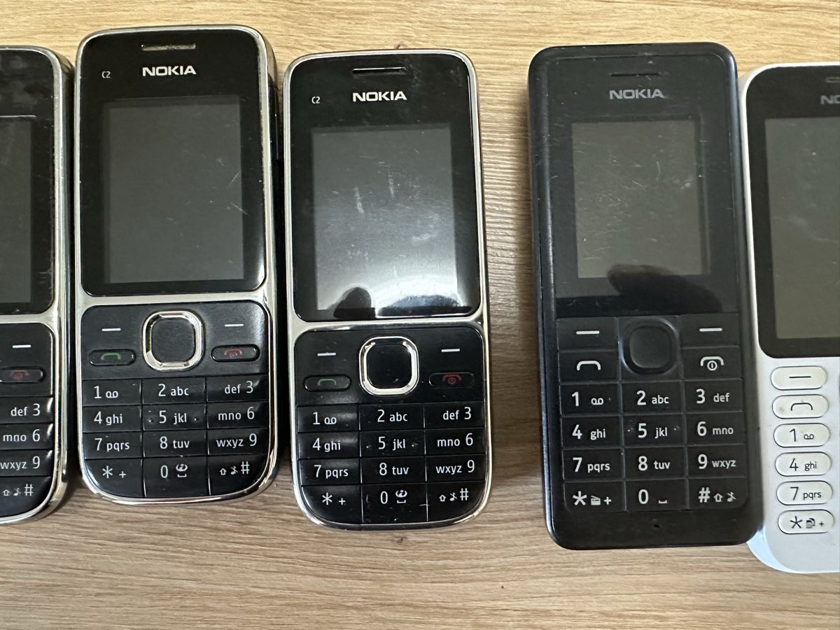 Nokia Handys / Smartphones: Handy Konvolut 12 Stück  – Defekt aus Heerbrugg von Amazon38 4