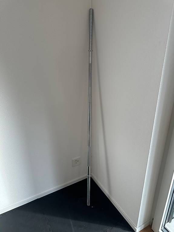 Poids & Haltères: 180cm Langhantel mit Sternverschluss – D'occasion à Kriens par albxn