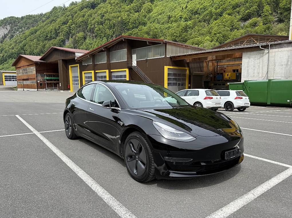 Autos: Tesla Model 3 Long Range – Gebraucht aus Seewen SZ von Geeorg