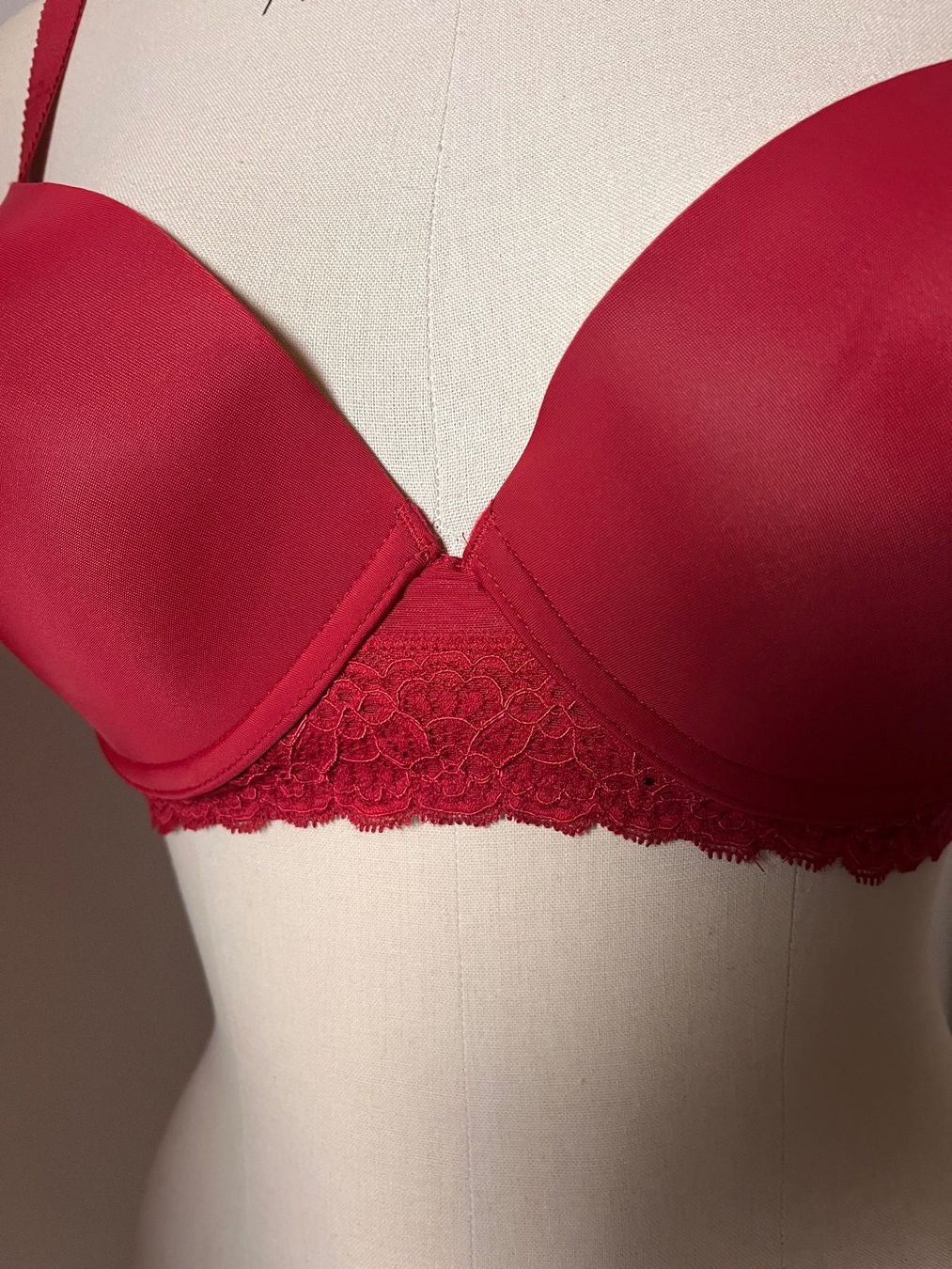 Dim Altra biancheria intima: DIM, Schalen-BH SUMBLIM, Grösse 80D, Farbe Rot – Nuovo e nell'imballaggio originale da Rudolfstetten venduto da gst_g7xl 2