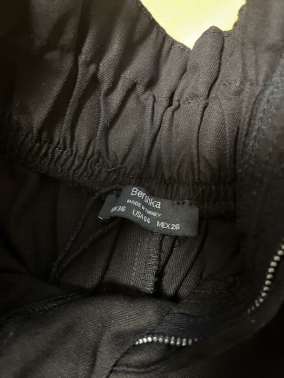 Bershka Jeans: Schwarze Paperbag-Hose Gr. 36 Bershka – D'occasion à Diepoldsau par Sonne14 1