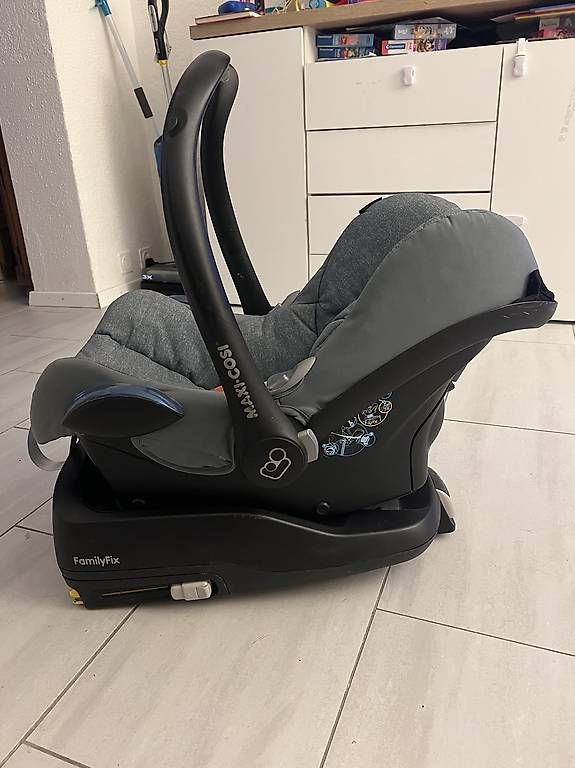 Seggiolini per auto: Maxi Cosi Babyschale + Isofix – Usato da Stadel venduto da Nikki_Gold