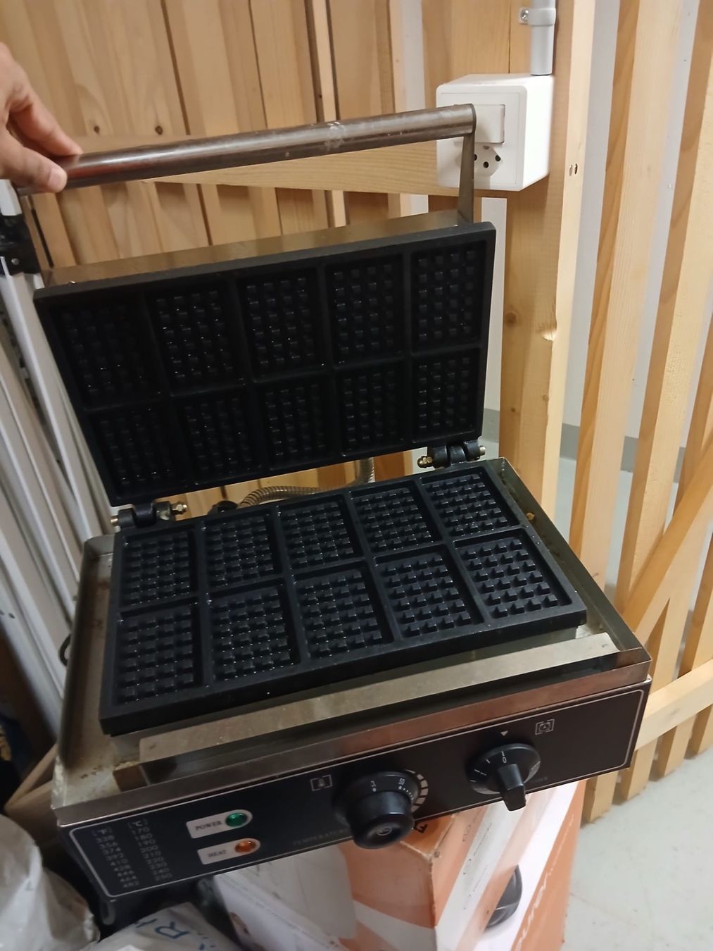 Küchengeräte: Waffel maschine – Gebraucht aus Zofingen von nit_m5sk