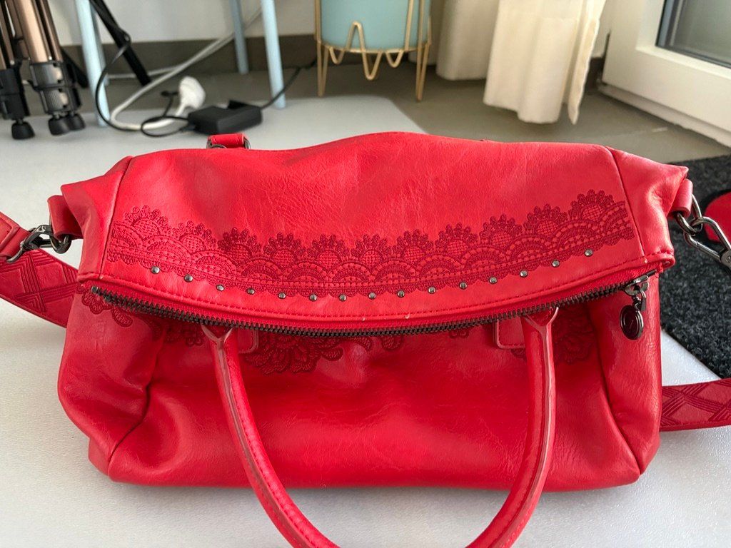 Taschen für Damen: Handtasche Desigual – Neu (gemäss Beschreibung) aus Romanshorn von halbmond73
