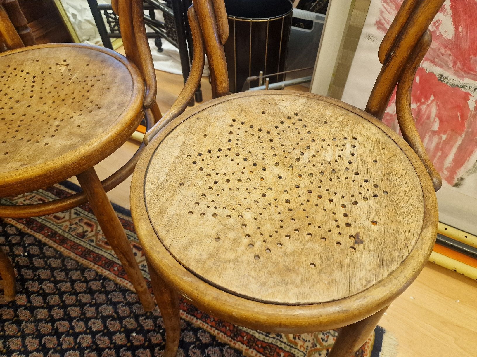 Stühle: Bistro Stühle. unrestauriert 2 Stk – Gebraucht aus BERN von Intarsia 2