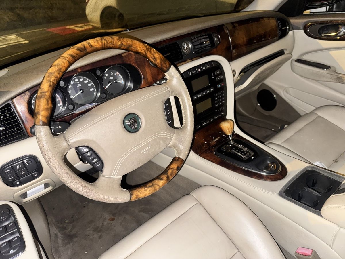 Jaguar Automobili: Jaguar xj8 Executive 3.5  – Difettoso da Windisch venduto da val_d66z 3
