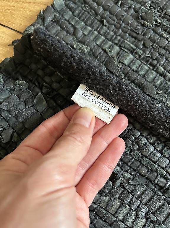 Tappeti: Kleiner Leder Teppich – Usato da Zürich venduto da sim_qtt7 2