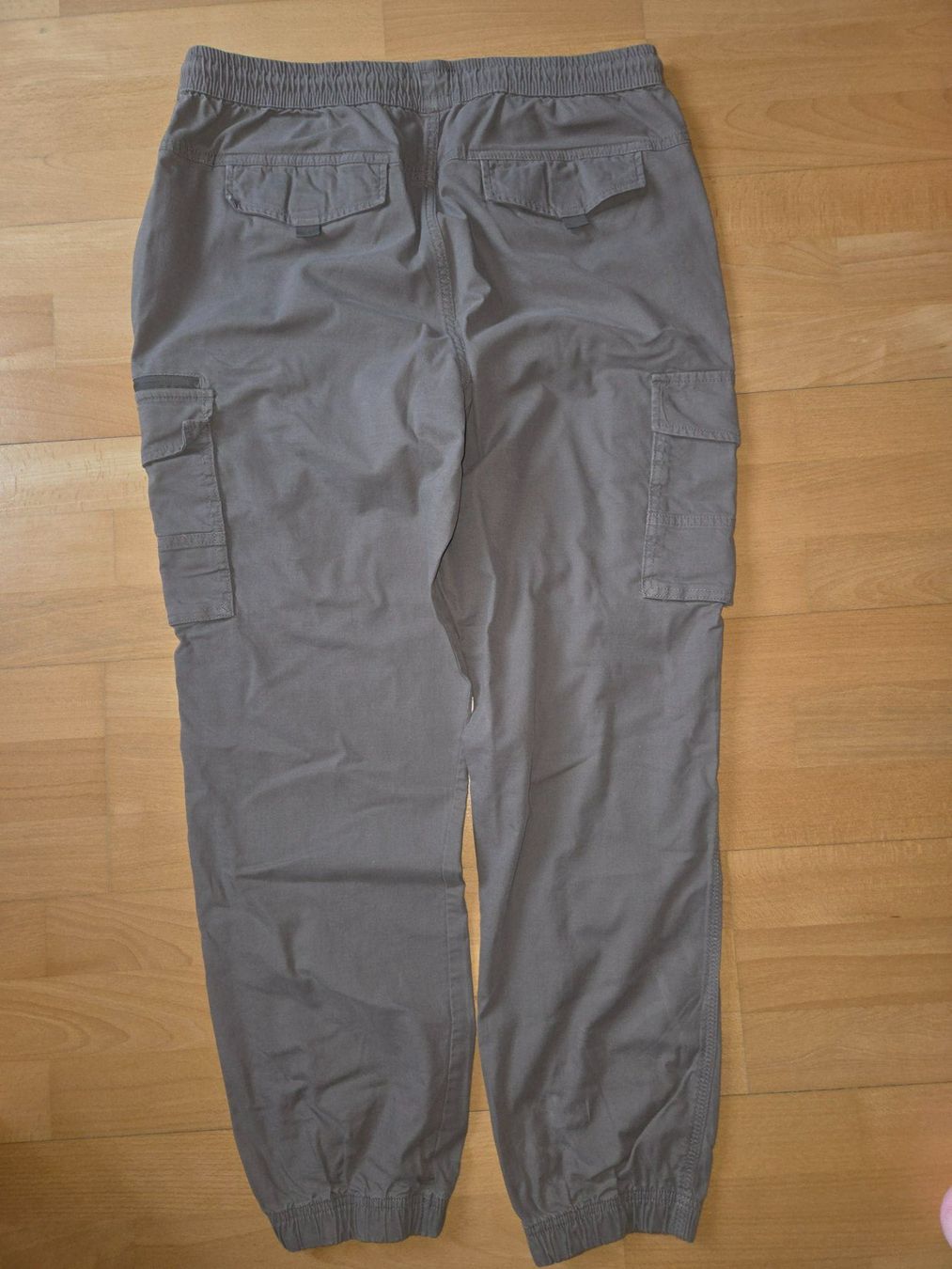 Pantaloni: Graue Cargohose – Usato da Lotzwil venduto da BodyPillow 1