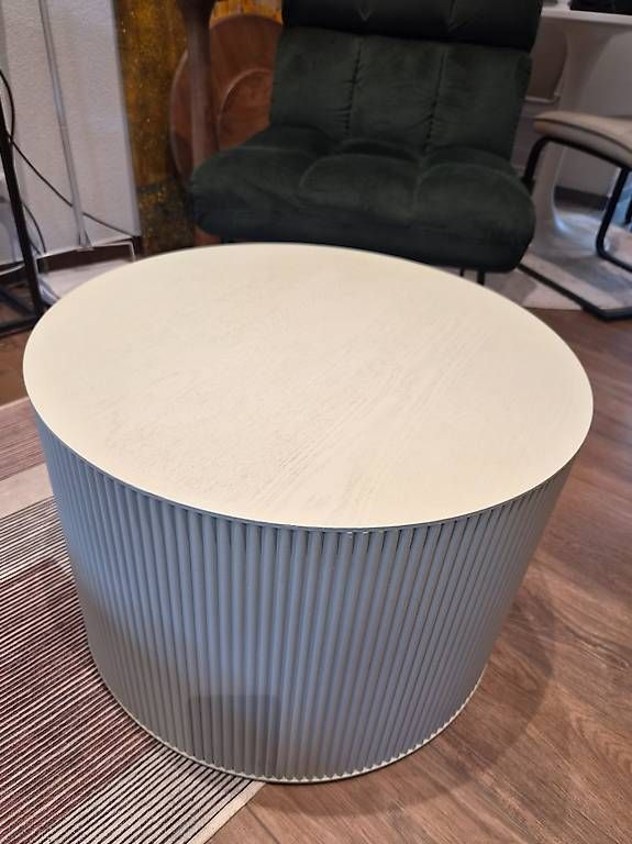 Tables: Robuster, runder Couch- oder Beistelltisch, wie neu! – D'occasion à Bern par JuliRicardo 2