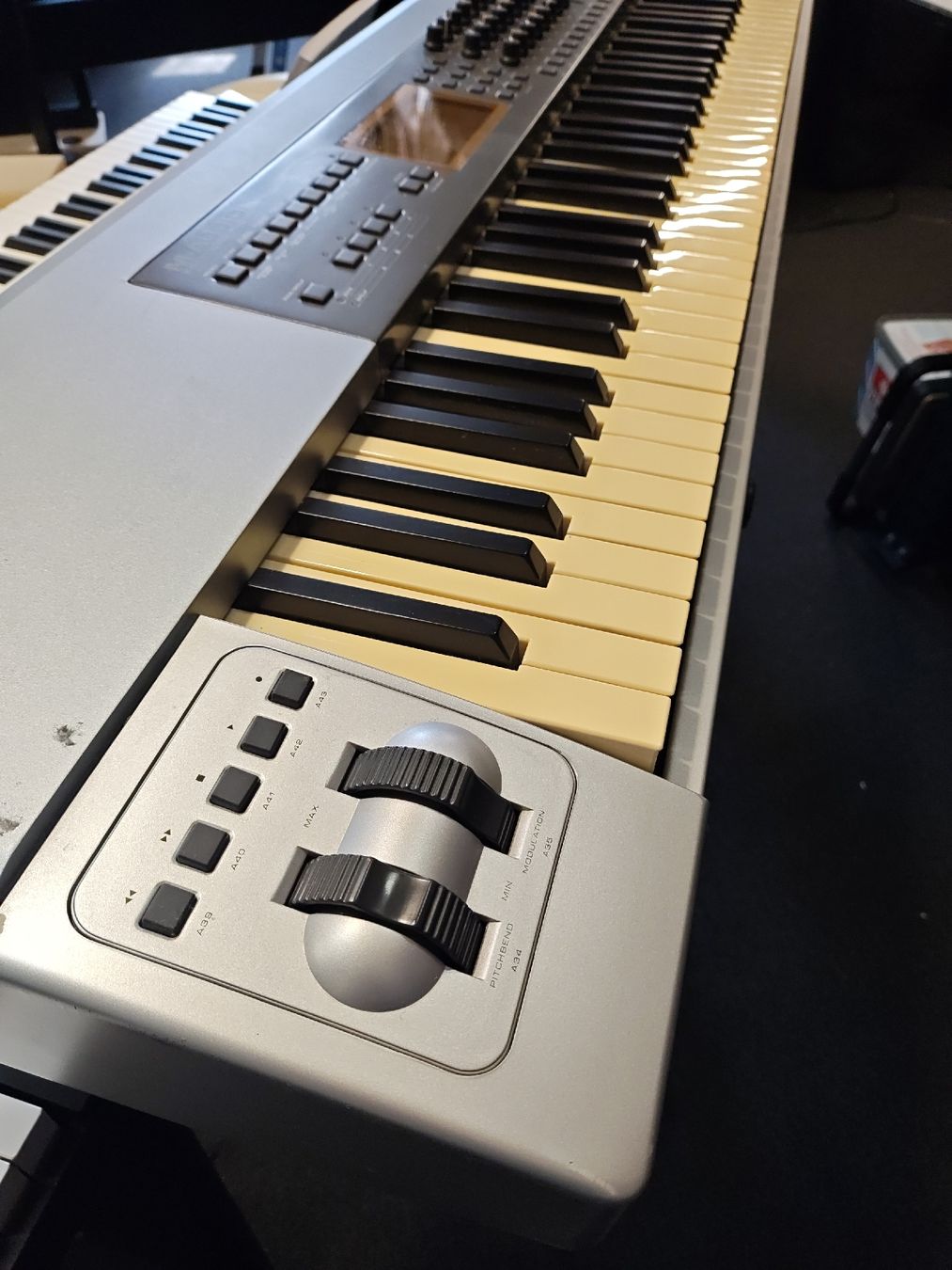 M-Audio Strumenti musicali: M-Audio Keystation Pro 88 Controller älterer Jahrgang – Usato da Winterthur venduto da Winti-Piano 4