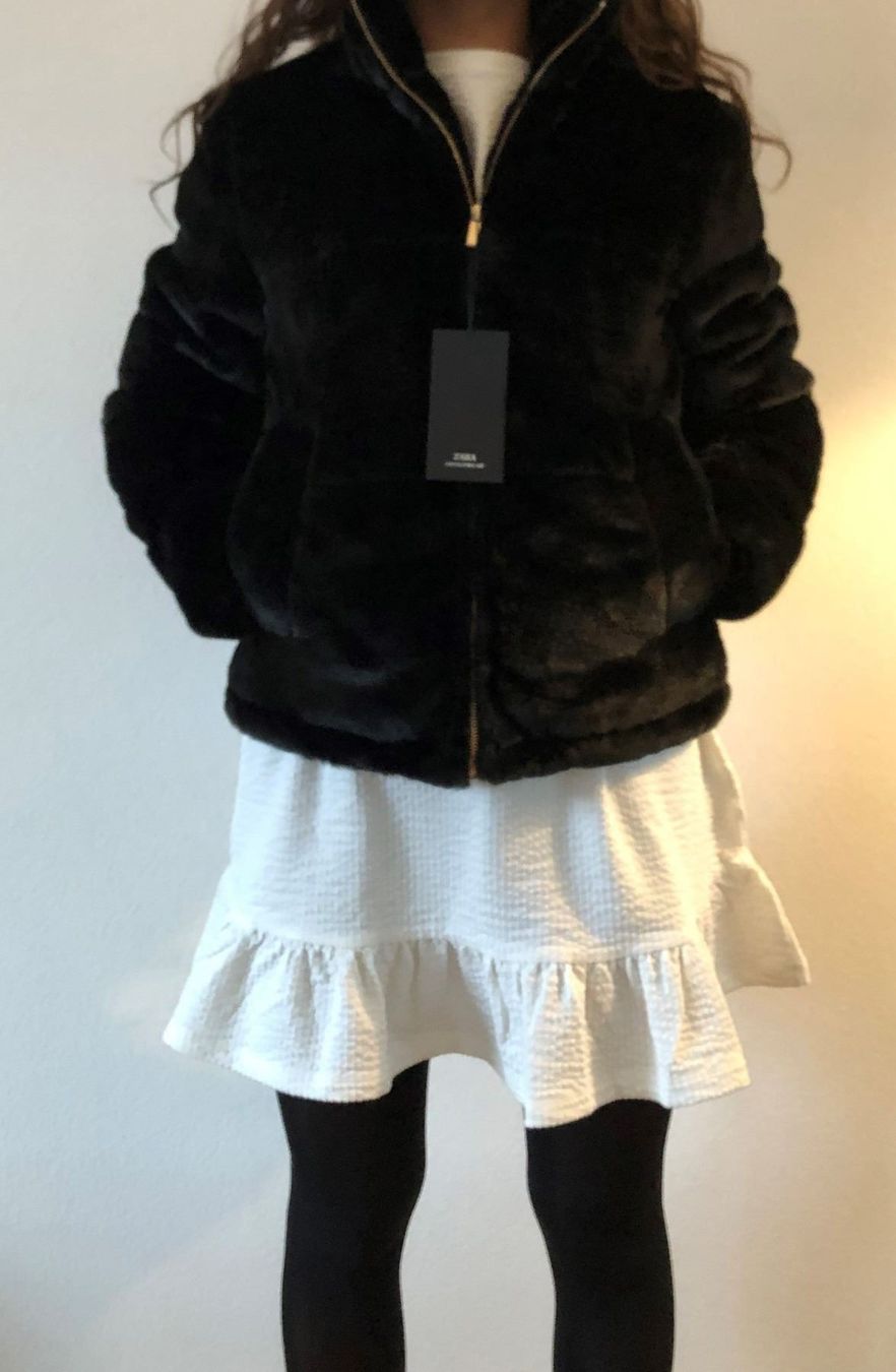 Giacche: Kurze schwarze Teddy-Jacke Friendly Fur – Nuovo e nell'imballaggio originale da Zürich venduto da kristina_korotysh