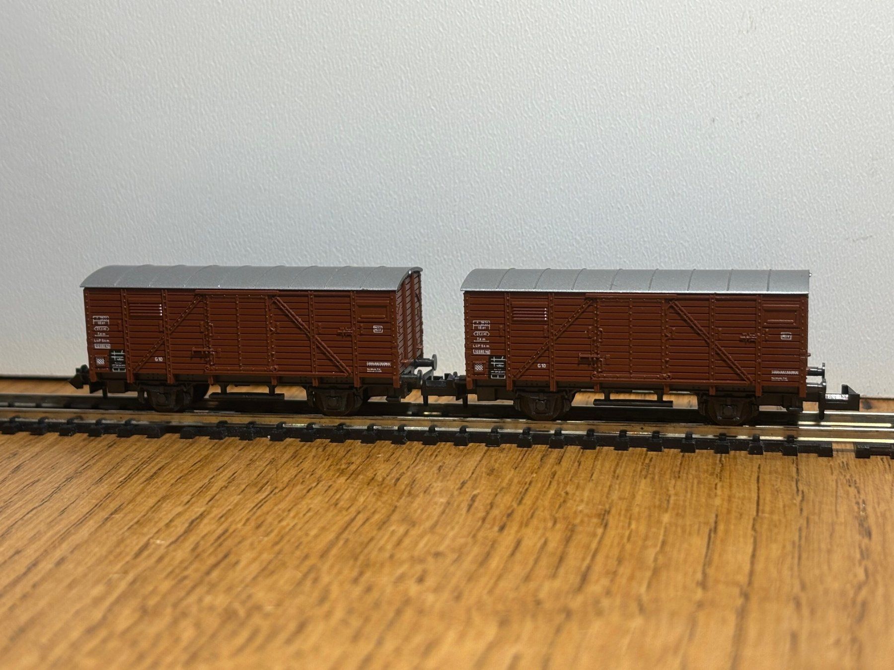 Modellini di ferrovie: *e1350: 2 Güterwagen (Spur N) – Usato da Birsfelden venduto da Birs_25 1