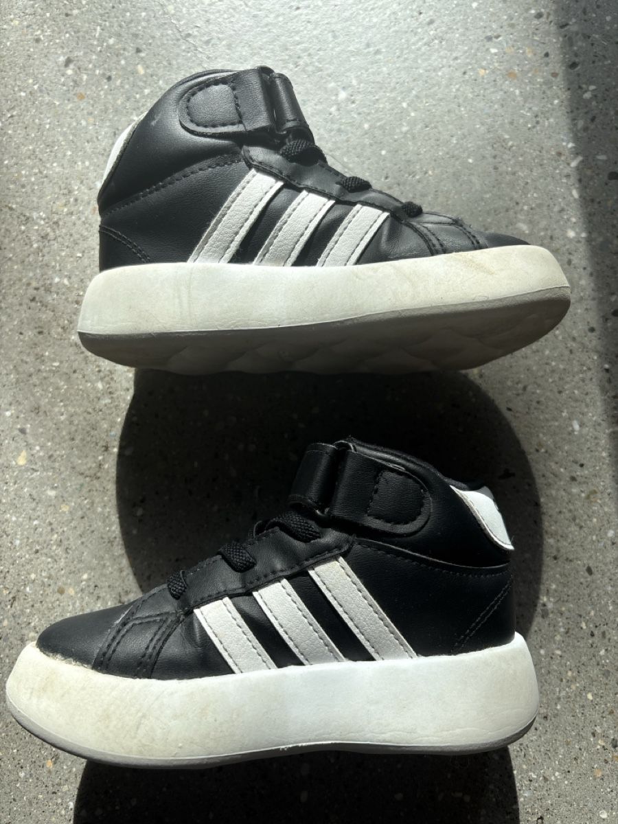 Adidas Schuhe für Jungen: Adidas Kinderschuhe Bubblcomfy – Gebraucht aus Herzogenbuchsee von dr_vadson 2