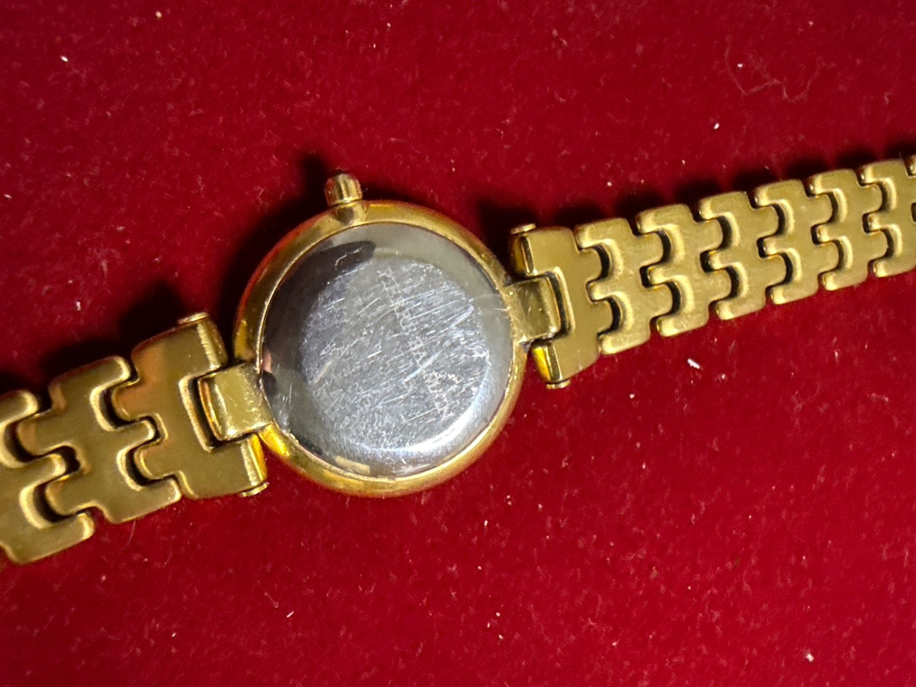 Balmain Uhren: Balmain Quarz 26 mm – Gebraucht aus Pfeffingen von Allhandelklgwatches 3