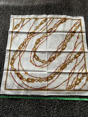 Trussardi Tuch 52 × 52 cm – elegantes Kettenmuster