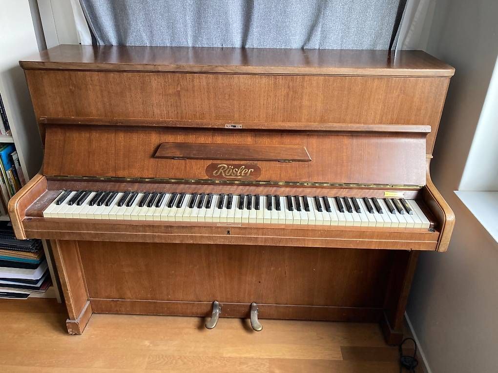 Strumenti musicali: Klavier Rösler – Usato da Luzern venduto da Judith01112