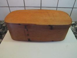 Antike-Spanschachtel aus Holz mit Deckel.