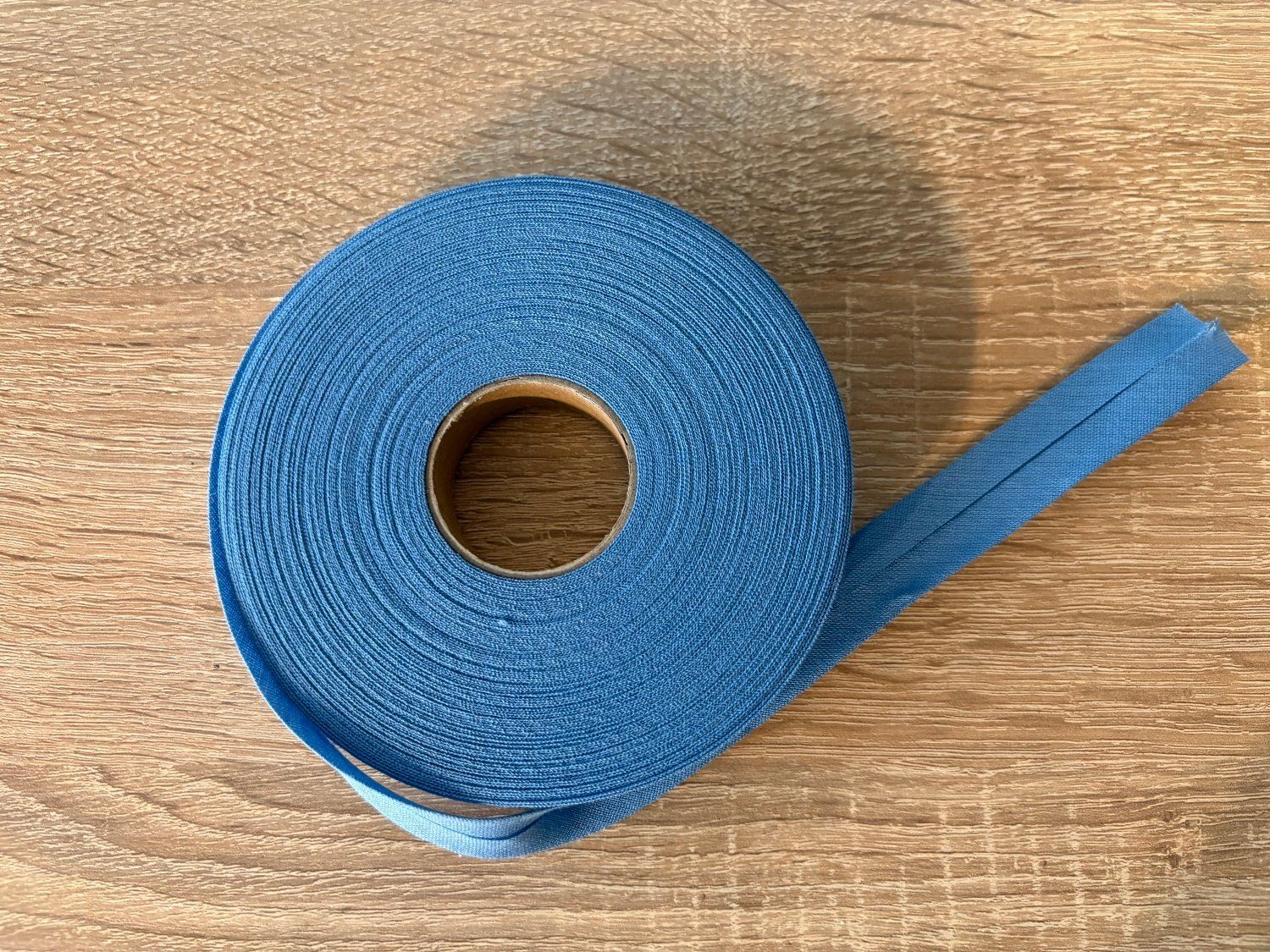 Tissus: Schrägband 25 Meter hellblau – Neuf (Voir description) à Pfäffikon SZ par Desideria0