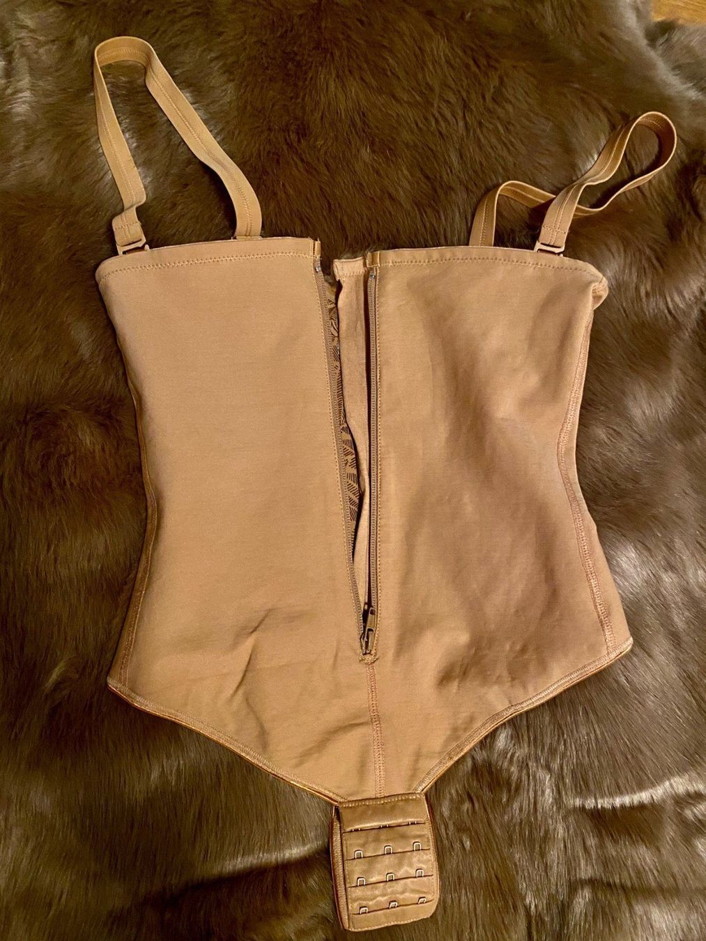 Altra biancheria intima: Trägerloser Body Shaper mit Thong M – Usato da Dübendorf venduto da Levintreyer 4